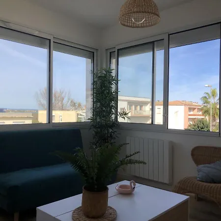 Palavas: Renove F3 Climatise Avec Parking, 1ere Ligne, Acces Plage, Ideal Pour 4 Pers. - Fr-1-715-36 Apartment