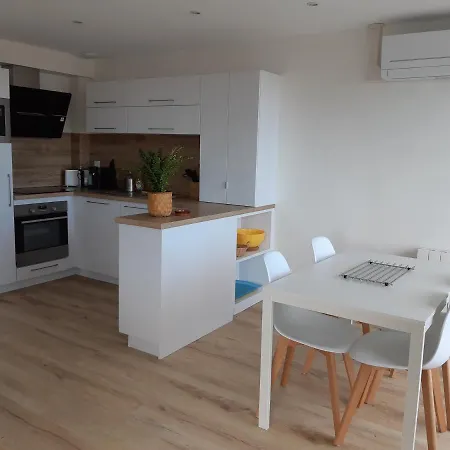 Apartment Palavas: Renove F3 Climatise Avec Parking, 1ere Ligne, Acces Plage, Ideal Pour 4 Pers. - Fr-1-715-36 *