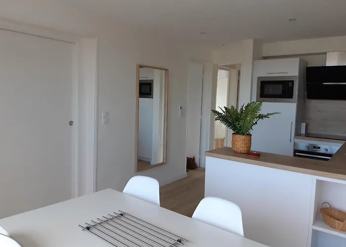 Apartment Palavas: Renove F3 Climatise Avec Parking, 1ere Ligne, Acces Plage, Ideal Pour 4 Pers. - Fr-1-715-36 *